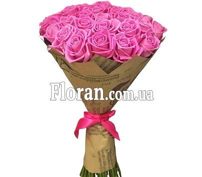 Розовые розы в бумаге