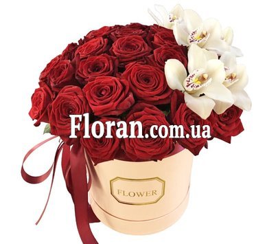 Шикарний букет квітів у коробці