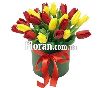 Весняний букет у коробці