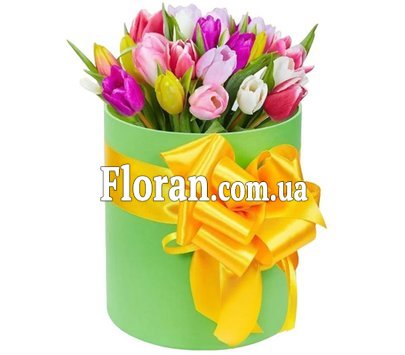 Весняна коробка з тюльпанами