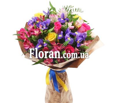 Яскравий букет з трояндами та ірисами