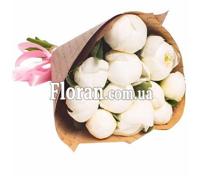 Букет белых пионов