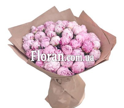 Букет півоній у крафті