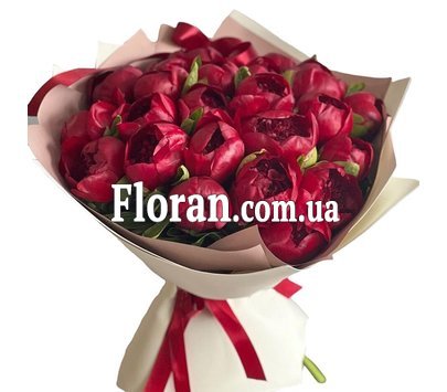 Classic bouquet of peonies