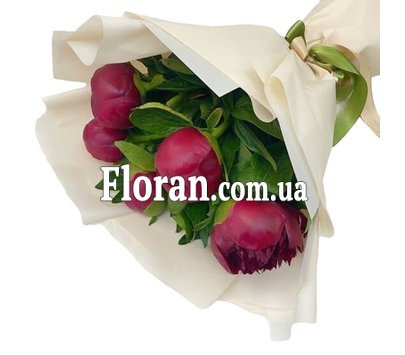 Маленький букет пионов