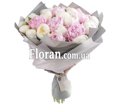 Оригінальний букет з півоній
