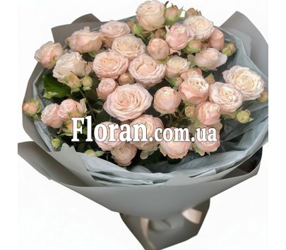 Пионовидная роза бомбастик